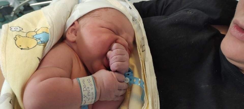 Chłopczyk Leoś, urodzony w Mikołowie o godz. 0:01 1 stycznia 2022
