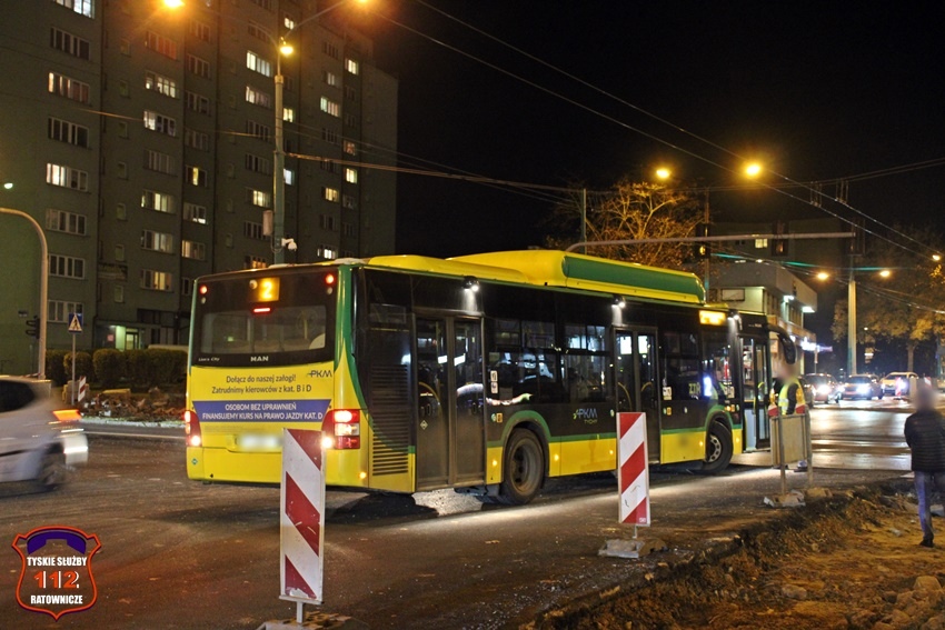 Autobus wpadł do wykopu w Tychach