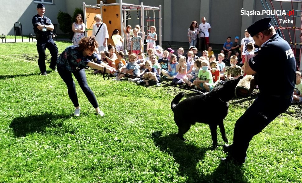 Zajęcia policyjnym psem