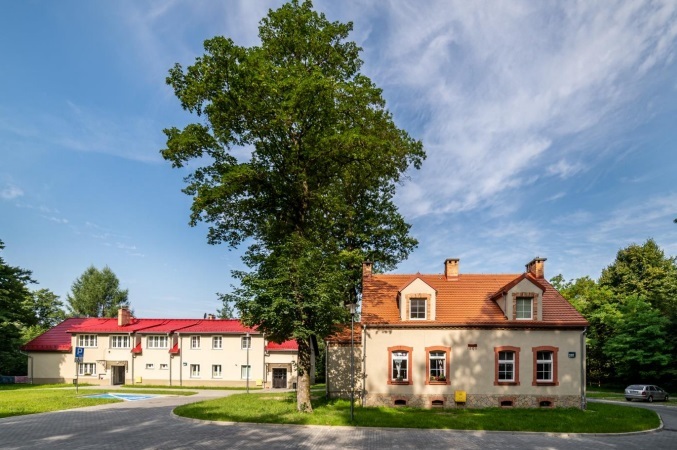 Rewitalizacja i zagospodarowanie podwórka oraz termomodernizacja budynków w Tychach.