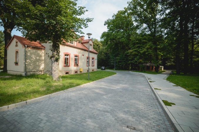 Rewitalizacja i zagospodarowanie podwórka oraz termomodernizacja budynków w Tychach.