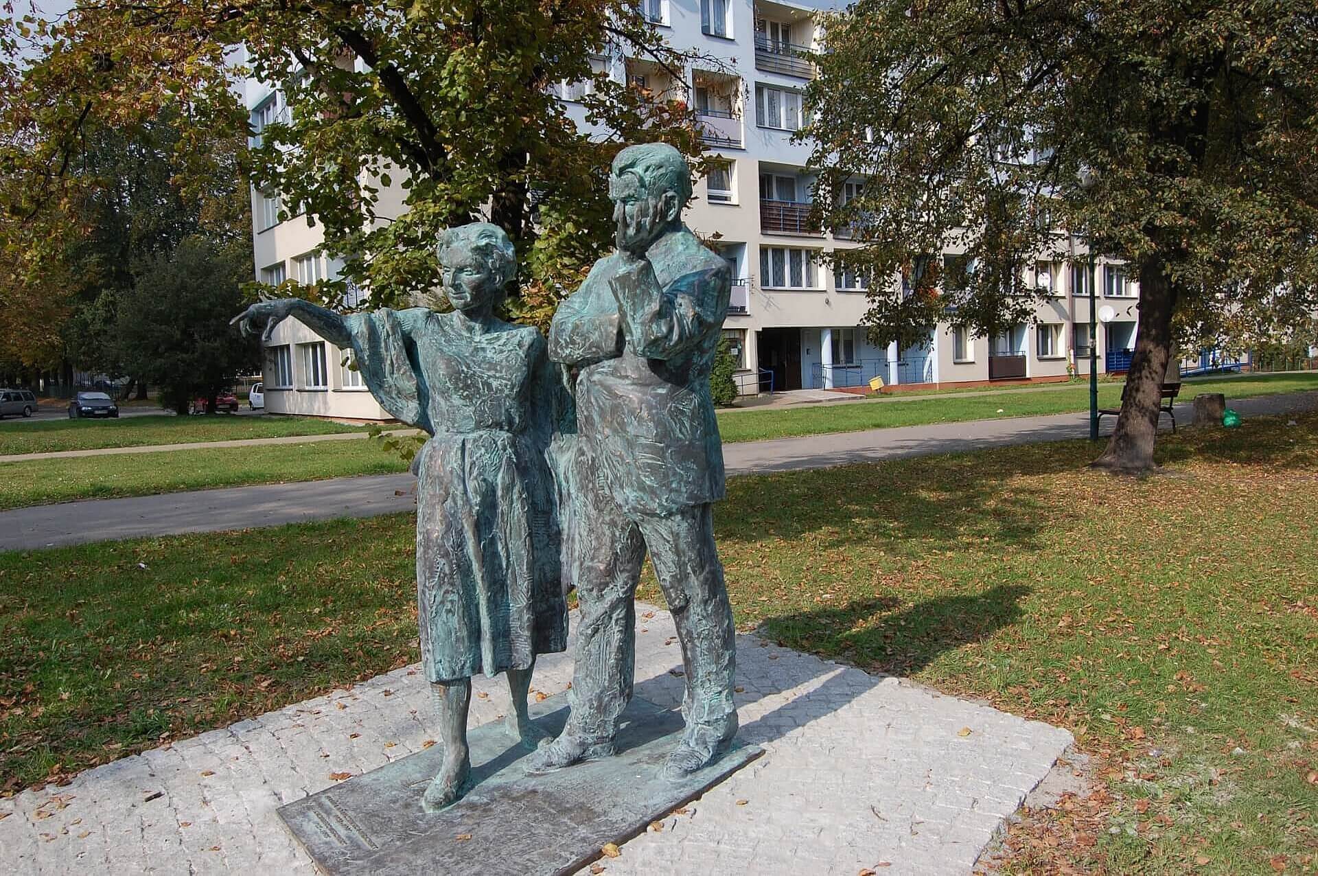 Wydarzenia festiwalowe odbędą się w okolicy rzeźby Hanny i Kazimierza Wejchertów przy ul. Karola Darwina Wydarzenia festiwalowe odbędą się w okolicy rzeźby Hanny i Kazimierza Wejchertów przy ul. Karola Darwina
