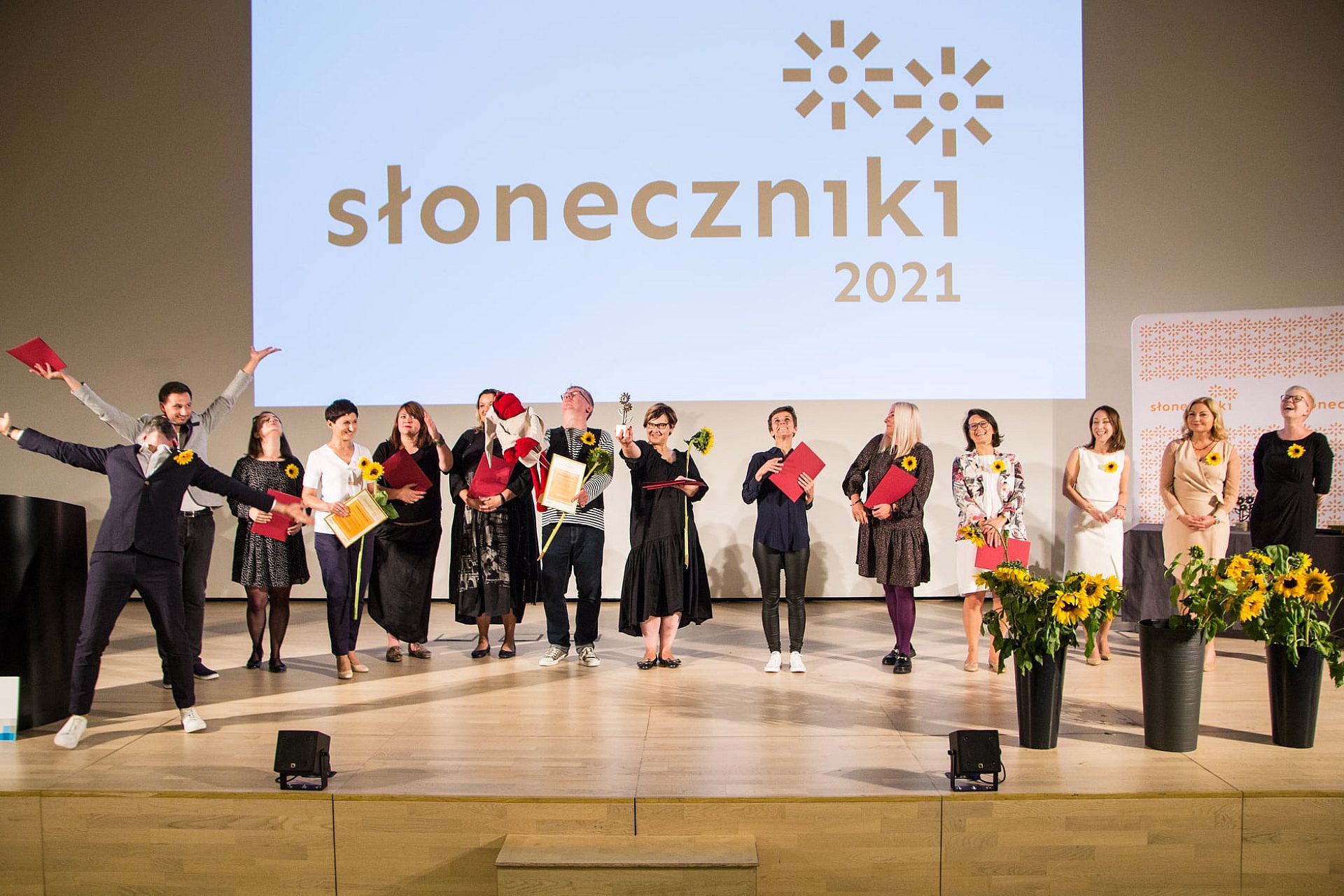 03sloneczniki 2021 slask muzeum miejskie tychy sztuki wizualne nagroda jury fot anna szymanska 03sloneczniki 2021 slask muzeum miejskie tychy sztuki wizualne nagroda jury fot anna szymanska