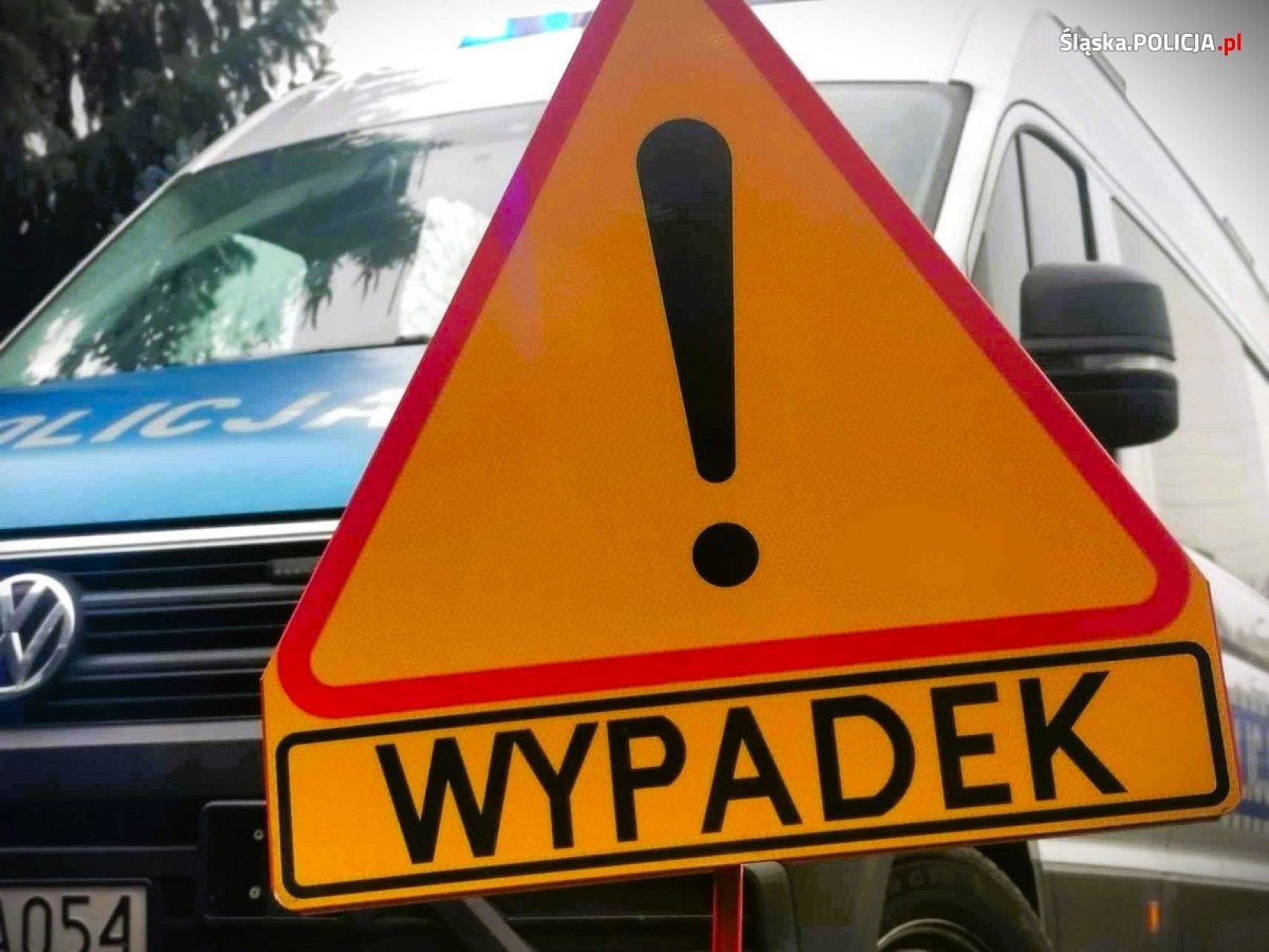 Znak drogowy "Uwaga wypadek" Znak drogowy "Uwaga wypadek"