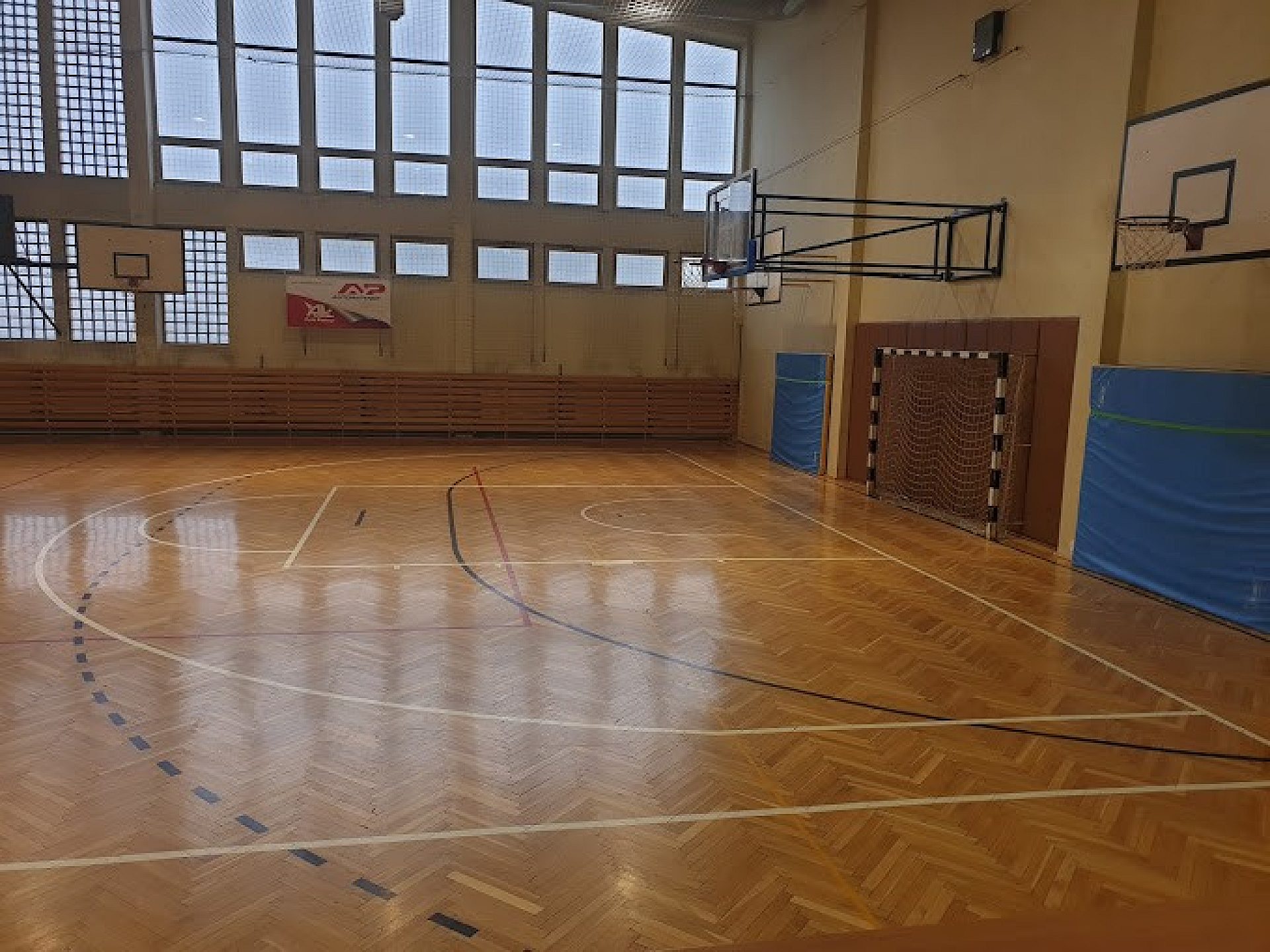 Hala sportowa w ZS4 w Tychach Hala sportowa w ZS4 w Tychach