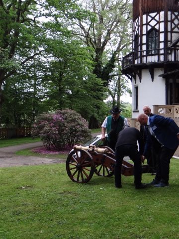 Obchody na terenie Zameczku Myśliwskiego w Promnicach Obchody na terenie Zameczku Myśliwskiego w Promnicach