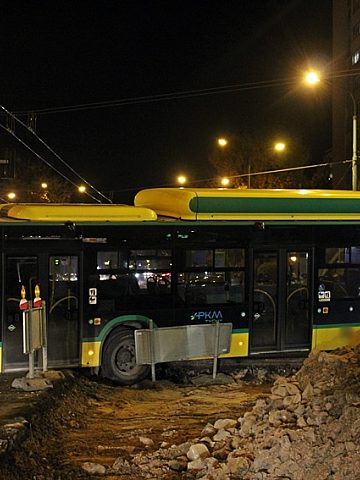 Autobus wpadł do wykopu w Tychach Autobus wpadł do wykopu w Tychach