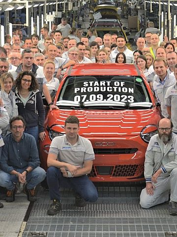 W Tychach rozpoczęła się produkcja nowego Fiata 600e jpg W Tychach rozpoczęła się produkcja nowego Fiata 600e jpg