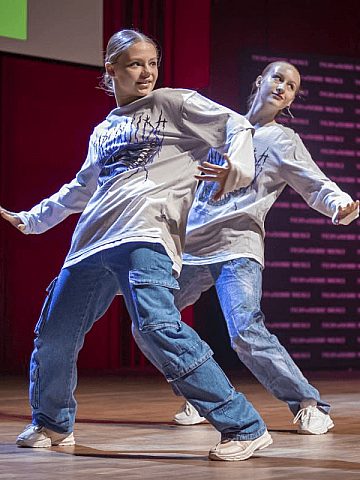 Nagrody dla wybitnych tyskich uczniów 2022/2023 2 Nagrody dla wybitnych tyskich uczniów 2022/2023 2