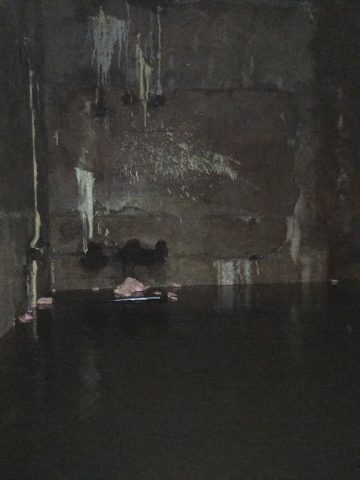 Zalane pomieszczenie na poziomie -4 Zalane pomieszczenie na poziomie -4