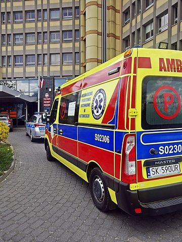 Staranował drzwi urzędu miasta Staranował drzwi urzędu miasta