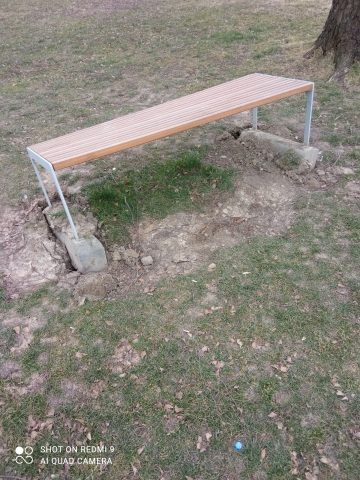 Zniszczone ławki Tychy Zniszczone ławki Tychy