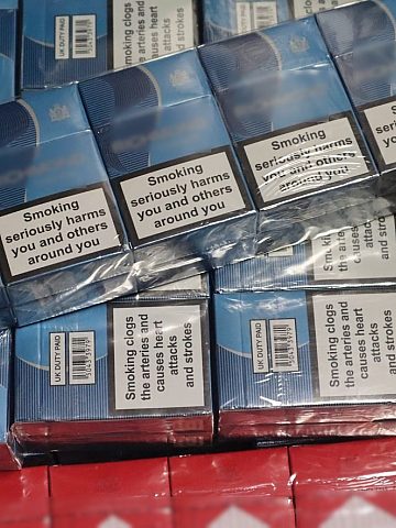 Tychy 34 tysiace sztuk nielegalnych papierosow 2 Tychy 34 tysiace sztuk nielegalnych papierosow 2