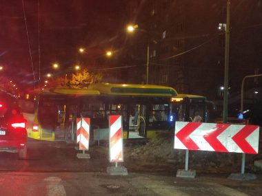 Autobus wpadł do wykopu w Tychach Autobus wpadł do wykopu w Tychach