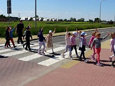 Ćwiczenia bezpiecznego przekraczania jezdni Ćwiczenia bezpiecznego przekraczania jezdni