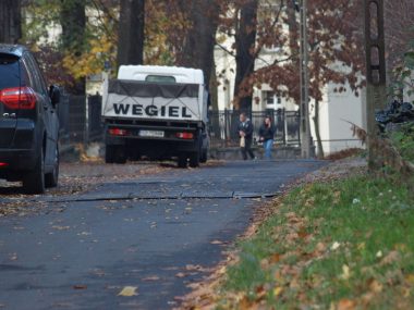 Miasta bardzo nie chciały, ale jednak będą sprzedawać węgiel Auto z węglem