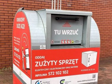 Kubeł na elektrośmieci w Tychach Kubeł na elektrośmieci w Tychach