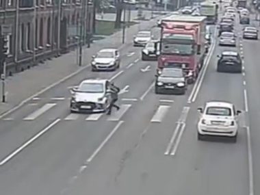 Przy czerwonym świetle chciała przebiec jezdnię. Nie zdążyła Potrącenie Chorzów