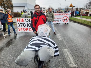 Ślązacy nie odpuszczają szprychom CPK mimo zmiany rządu Protest w Mikołowie przeciwko CPK