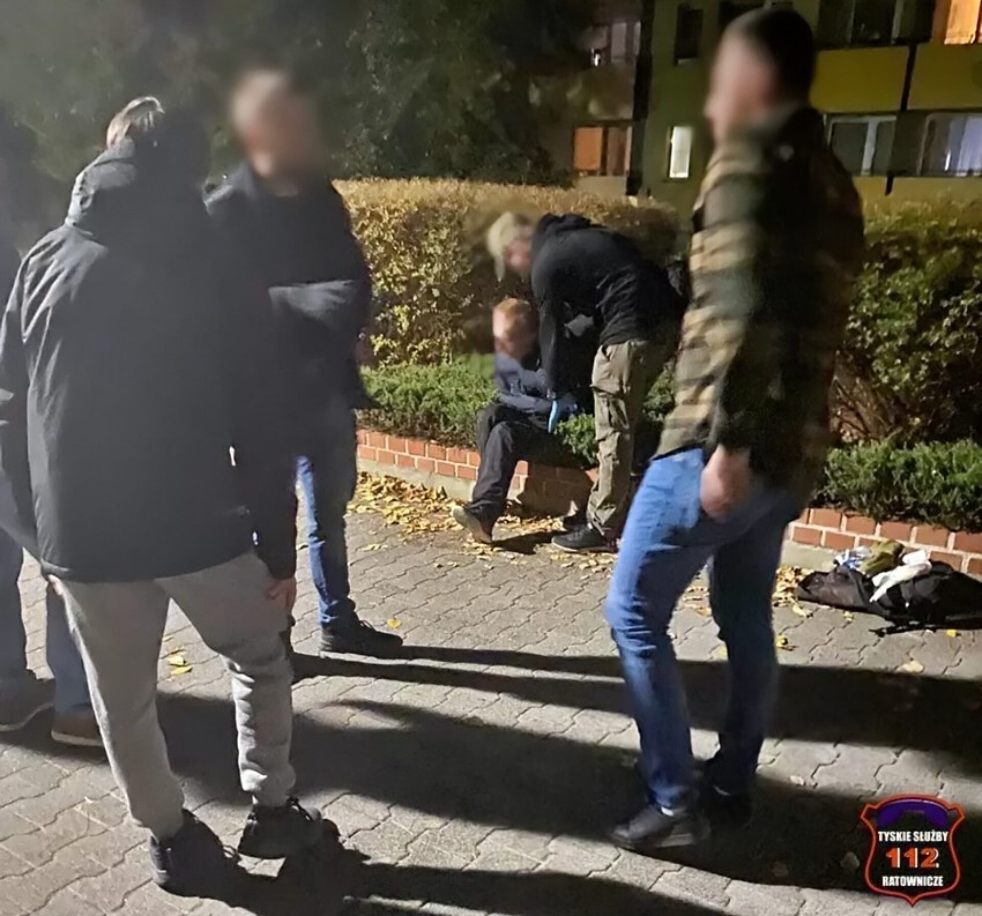 Ujęcie agresora przez przechodniów w Tychach, 18.10.2024 Ujęcie agresora przez przechodniów w Tychach, 18.10.2024