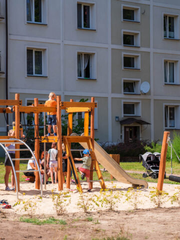 Nowy plac zabaw na osiedlu C w Tychach Nowy plac zabaw na osiedlu C w Tychach