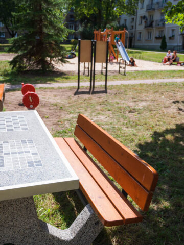 Nowy plac zabaw na osiedlu C w Tychach Nowy plac zabaw na osiedlu C w Tychach