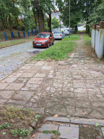 Chodnik przy ulicy Wieczorka w Tychach Chodnik przy ulicy Wieczorka w Tychach
