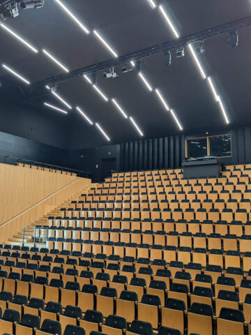 Widownia sali koncertowej w pszczyńskim PCKUL Widownia sali koncertowej w pszczyńskim PCKUL