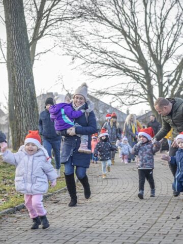 Trzeci tyski bieg mikolajkowy dla dzieci w parku suble 08 12 2024 b74c Trzeci tyski bieg mikolajkowy dla dzieci w parku suble 08 12 2024 b74c